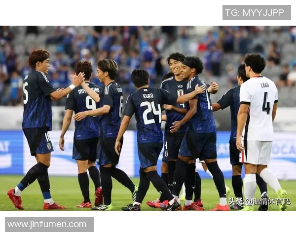 日本足球明星在对抗韩国时展现卓越技艺引发热议