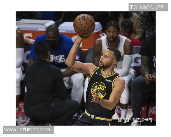 勇士与灰熊激战正酣NBA直播精彩瞬间回顾与分析