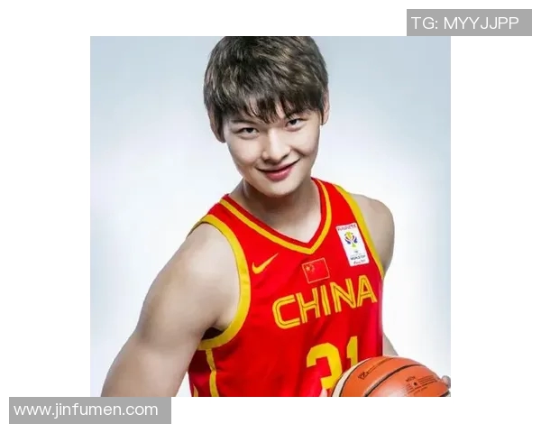 中分发型的篮球明星有哪些他们的球场风采与个人魅力解析